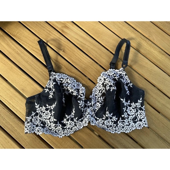 Wacoal Other - EUC WACOAL Embrace Lace 65191 Underwire Bra Blue/White Women's Size 38D